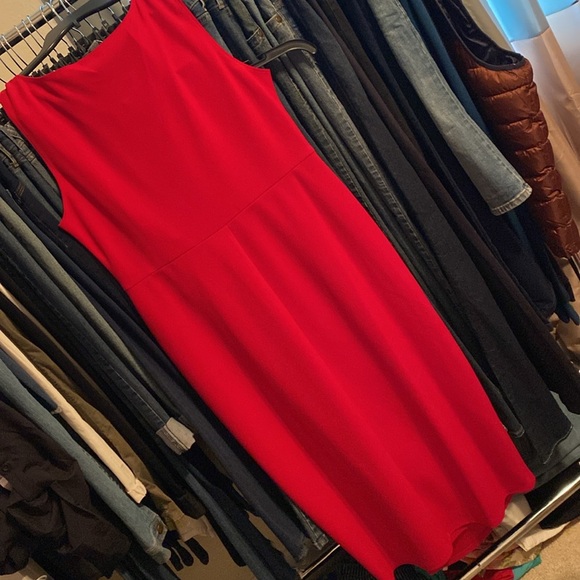 Gorgeous red dress - Picture 2 of 7